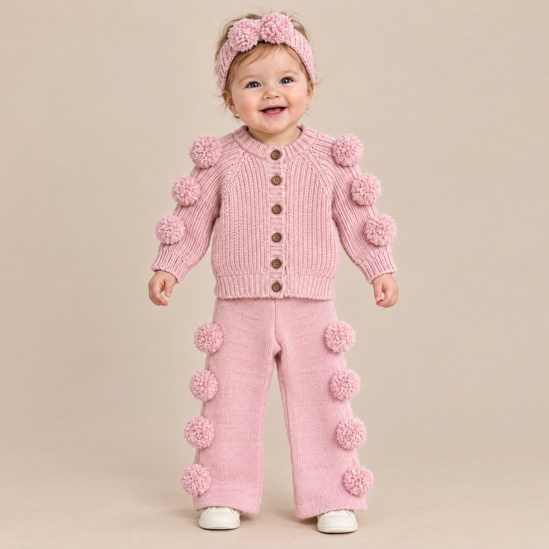 Pleteni kardigan sa pomponima i pantalone za bebe devojčice